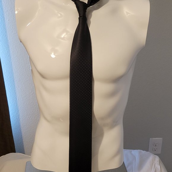 MENS PERRY ELLIS BLACK SILK TIE-THE ONE TIE EVERY MAN NEEDS - Picture 3 of 7